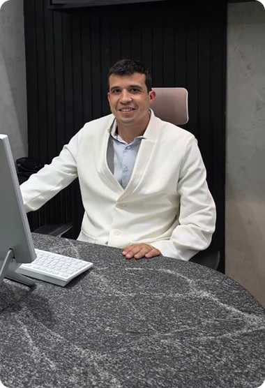Dr. Lucas Rezende